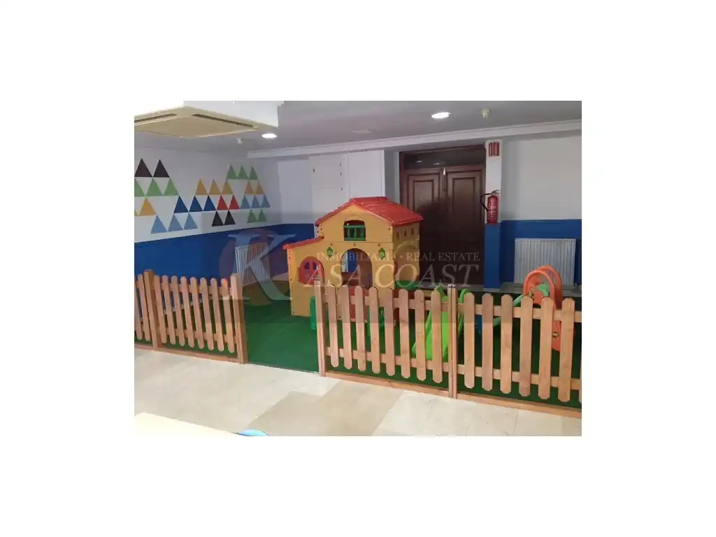 Wohnung zum Verkauf in Fuengirola mit Klimaanlage, Privatgarten und Terrasse
