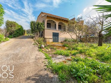 Maison rustique avec balcon à vendre à Alaró