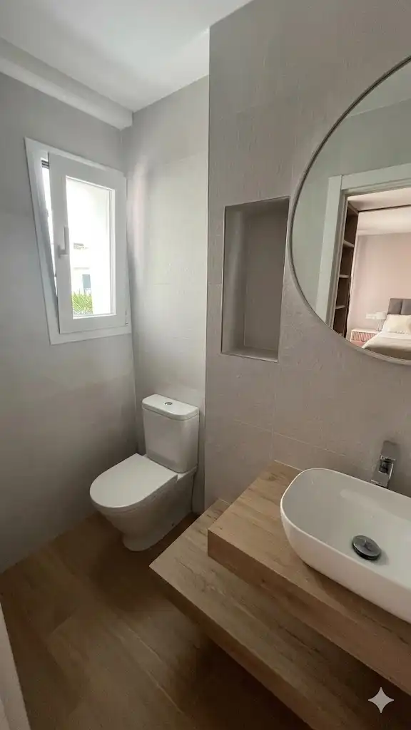 Baño de Piso en venta en Madrid con Calefacción, Terraza y Trastero