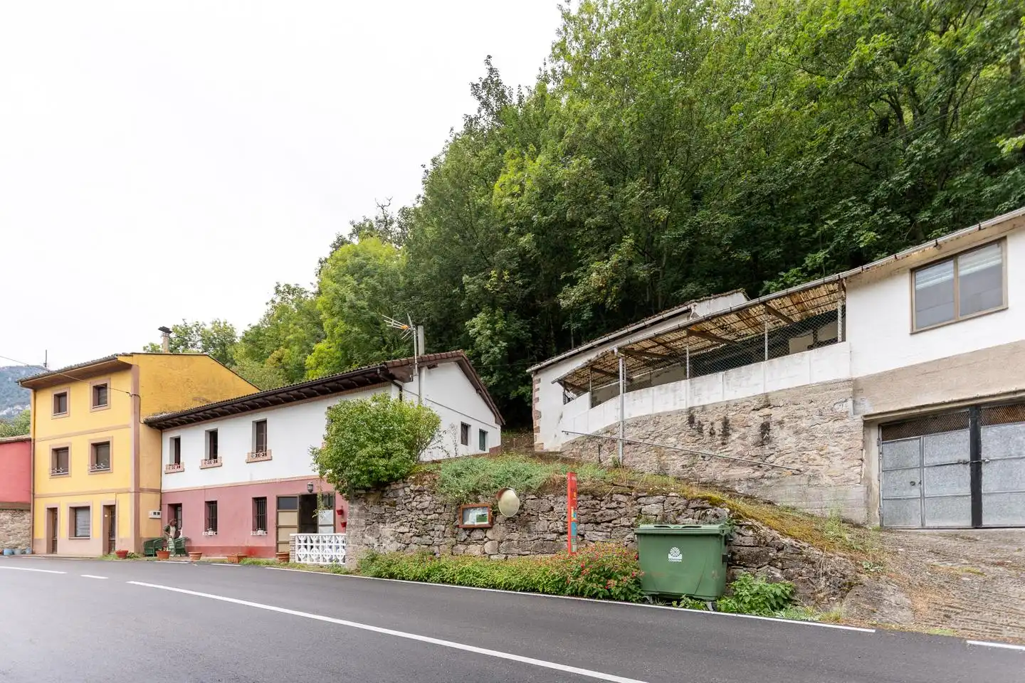 Vista exterior de Casa adosada en venta en Somiedo con Calefacción, Jardín privado y Terraza