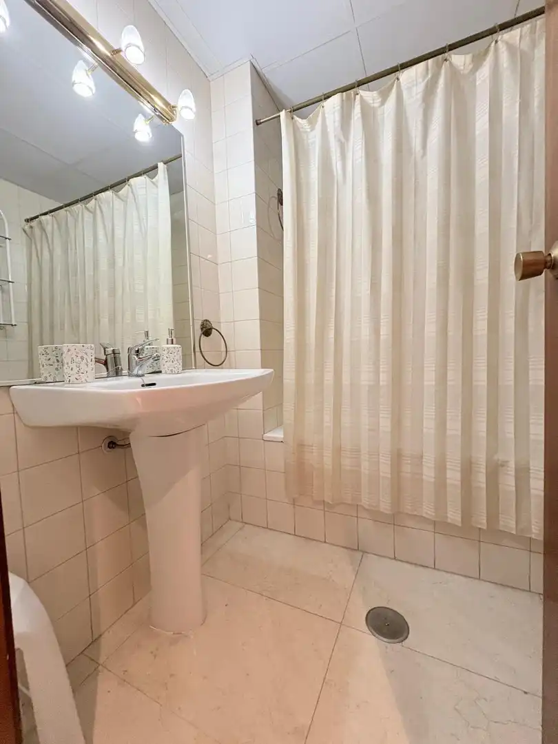 Baño de Piso de alquiler en Sevilla con Aire acondicionado, Terraza y Trastero