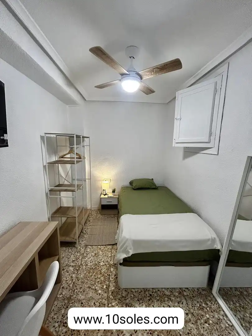 Habitación de Piso de alquiler en Orihuela con Terraza y Amueblado