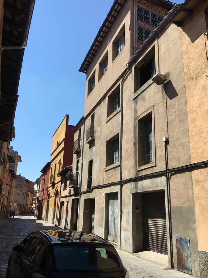 Vista exterior de Edifici en venda en Vic