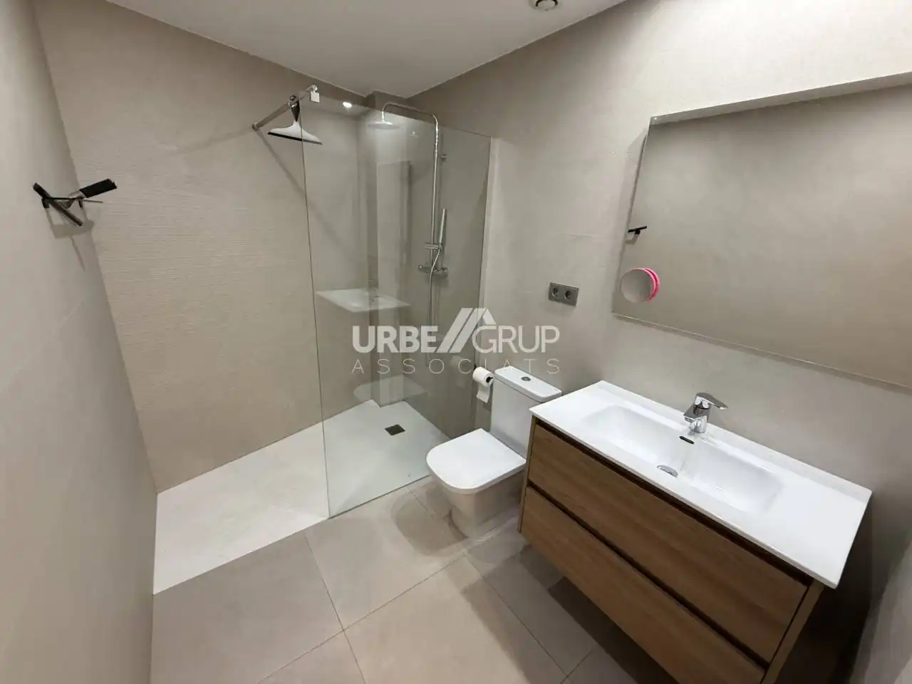 Baño de Piso de alquiler en Terrassa con Aire acondicionado, Calefacción y Parquet