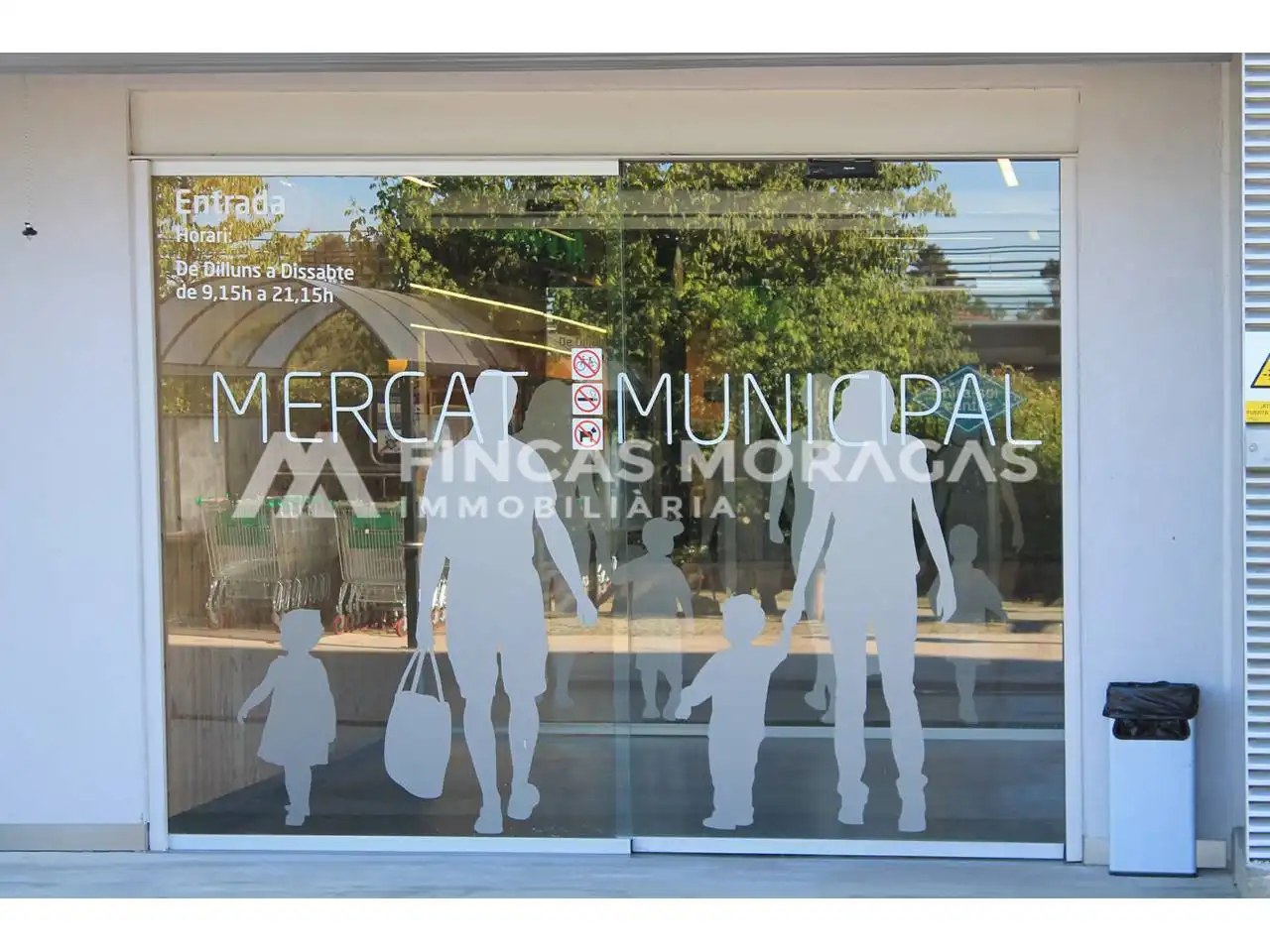 Vista exterior de Local en traspaso en Sant Cugat del Vallès con Aire acondicionado