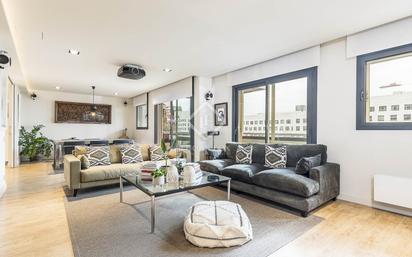 Living room of Flat for sale in  Barcelona Capital  with Air Conditioner, Heating and Parquet flooring
