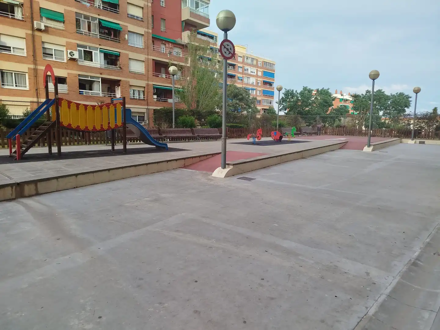 Parking de Piso en venta en Badalona con Aire acondicionado, Amueblado y Horno
