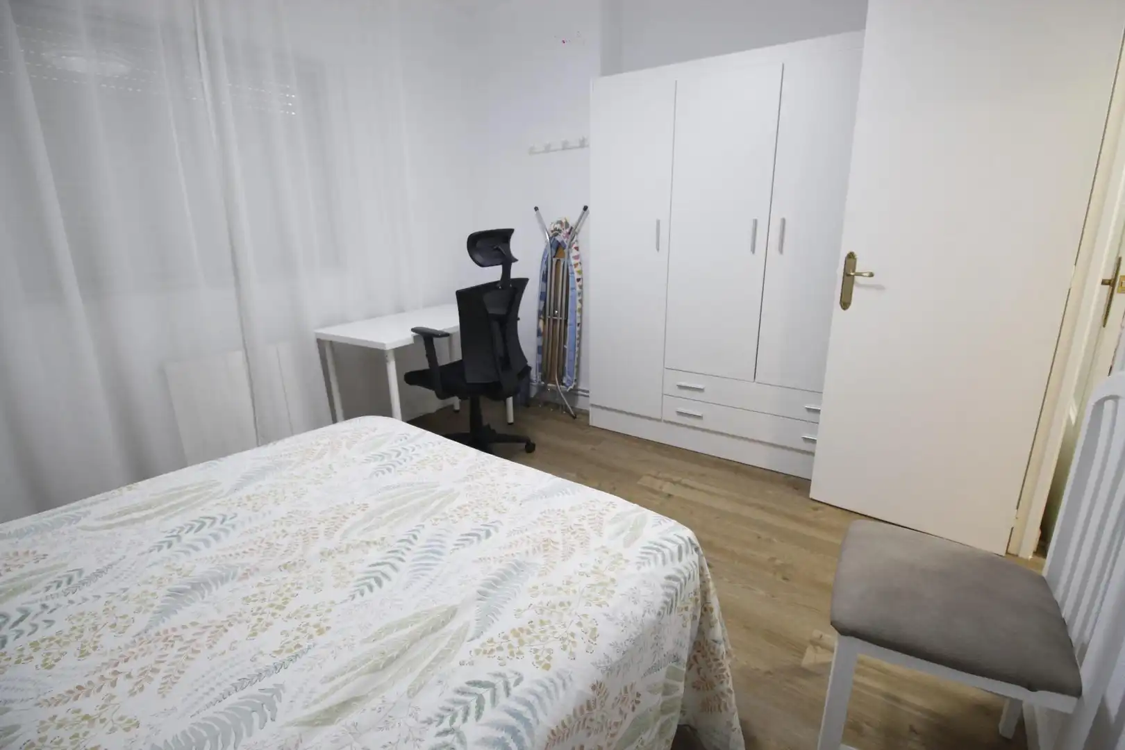 Habitación de Piso de alquiler en Granada con Calefacción, Terraza y Amueblado