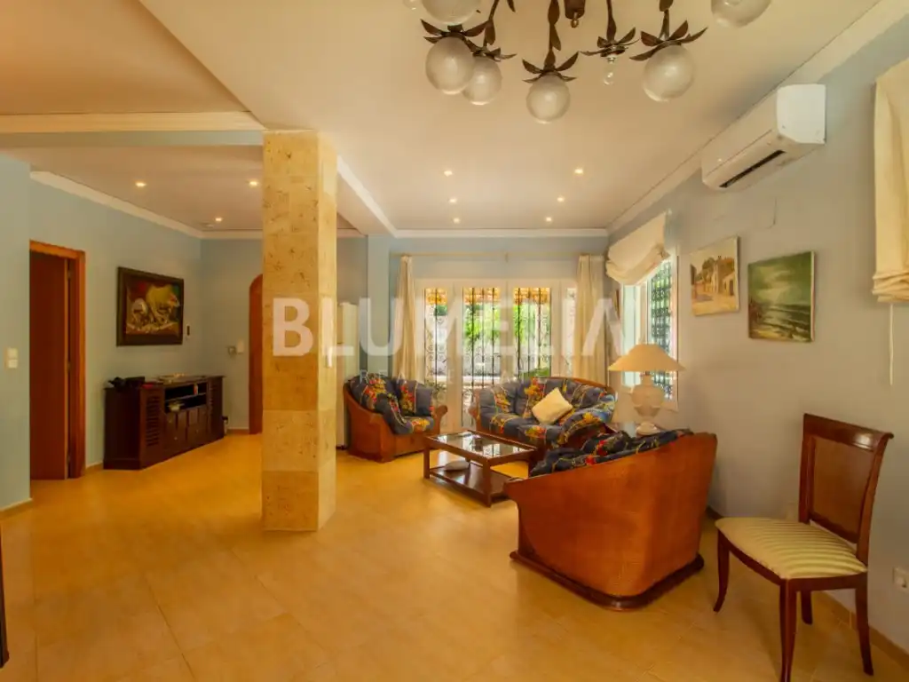 Sala d'estar de Casa o xalet en venda en Dénia amb Aire condicionat, Jardí privat i Terrassa