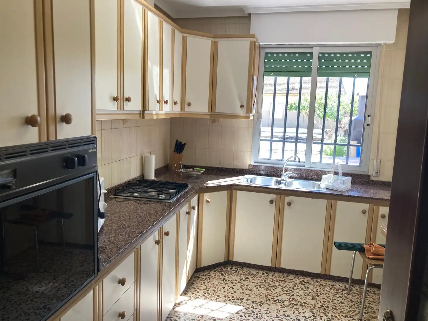 Cocina de Casa o chalet en venta en Villena con Jardín privado, Piscina y Amueblado