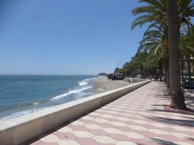 Vista exterior de Casa o xalet en venda en Roquetas de Mar amb Aire condicionat, Calefacció i Jardí privat