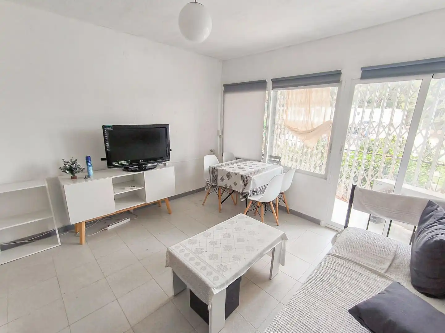 Living room of Flat for sale in Benidorm  with Air Conditioner, Terrace and Furnished