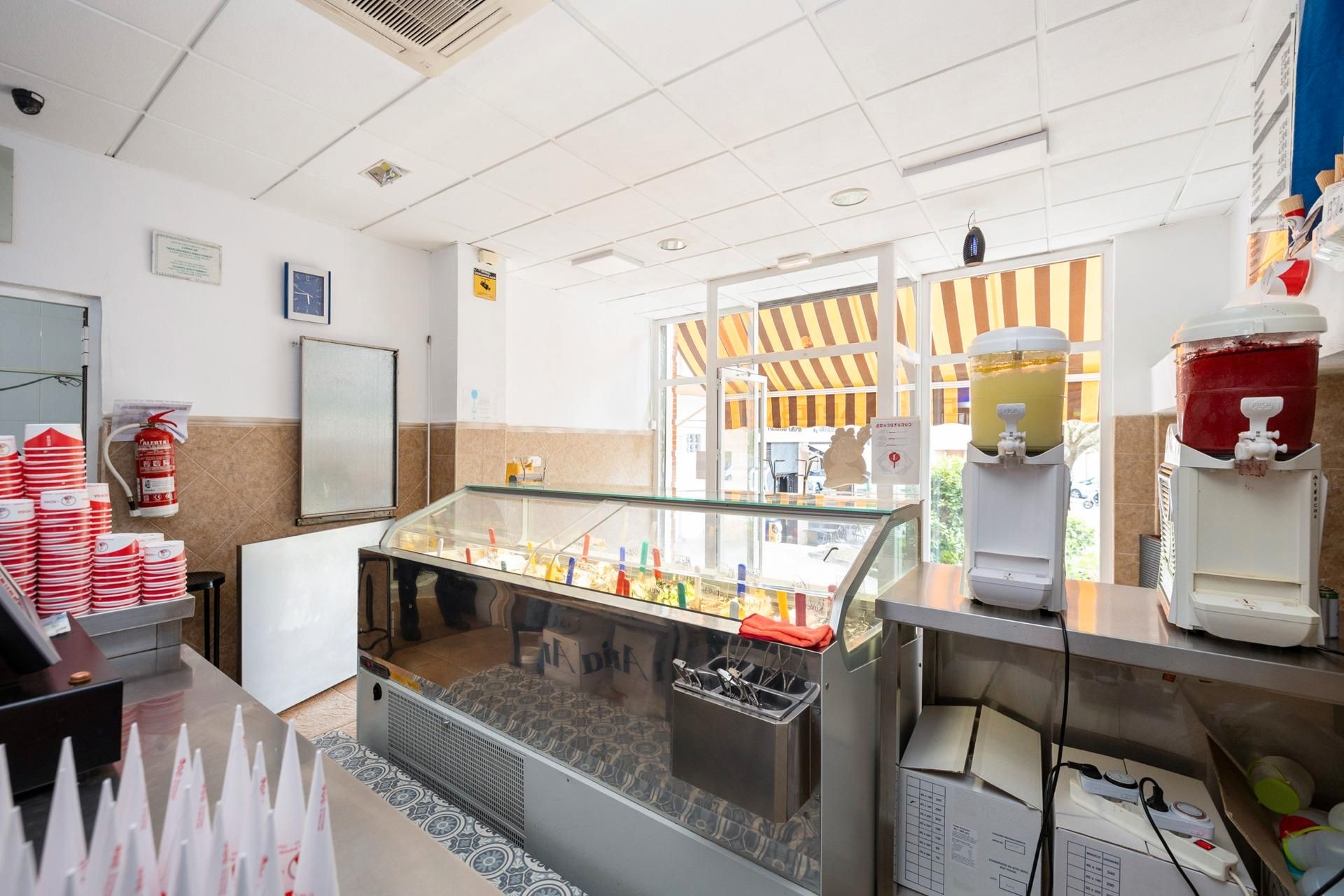 Premises for sale in  Granada Capital  with Air Conditioner