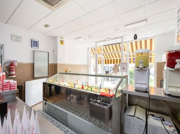 Local comercial en venda a Calle Gabriela Mistral 2