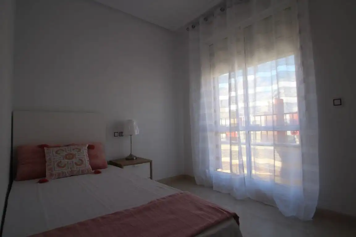 Habitación de Casa adosada en venta en Torrevieja con Calefacción, Jardín privado y Terraza