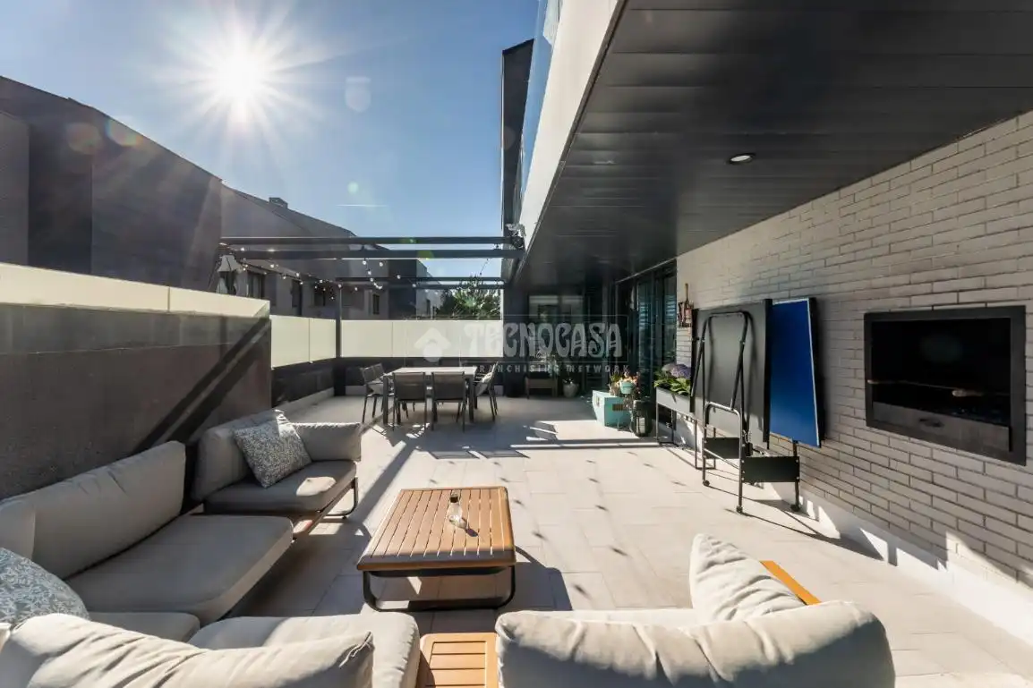 Terraza de Piso en venta en Torrelodones con Aire acondicionado, Jardín privado y Piscina comunitaria