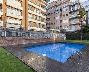 Piscina de Apartament de lloguer en  Barcelona Capital amb Aire condicionat, Calefacció i Parquet