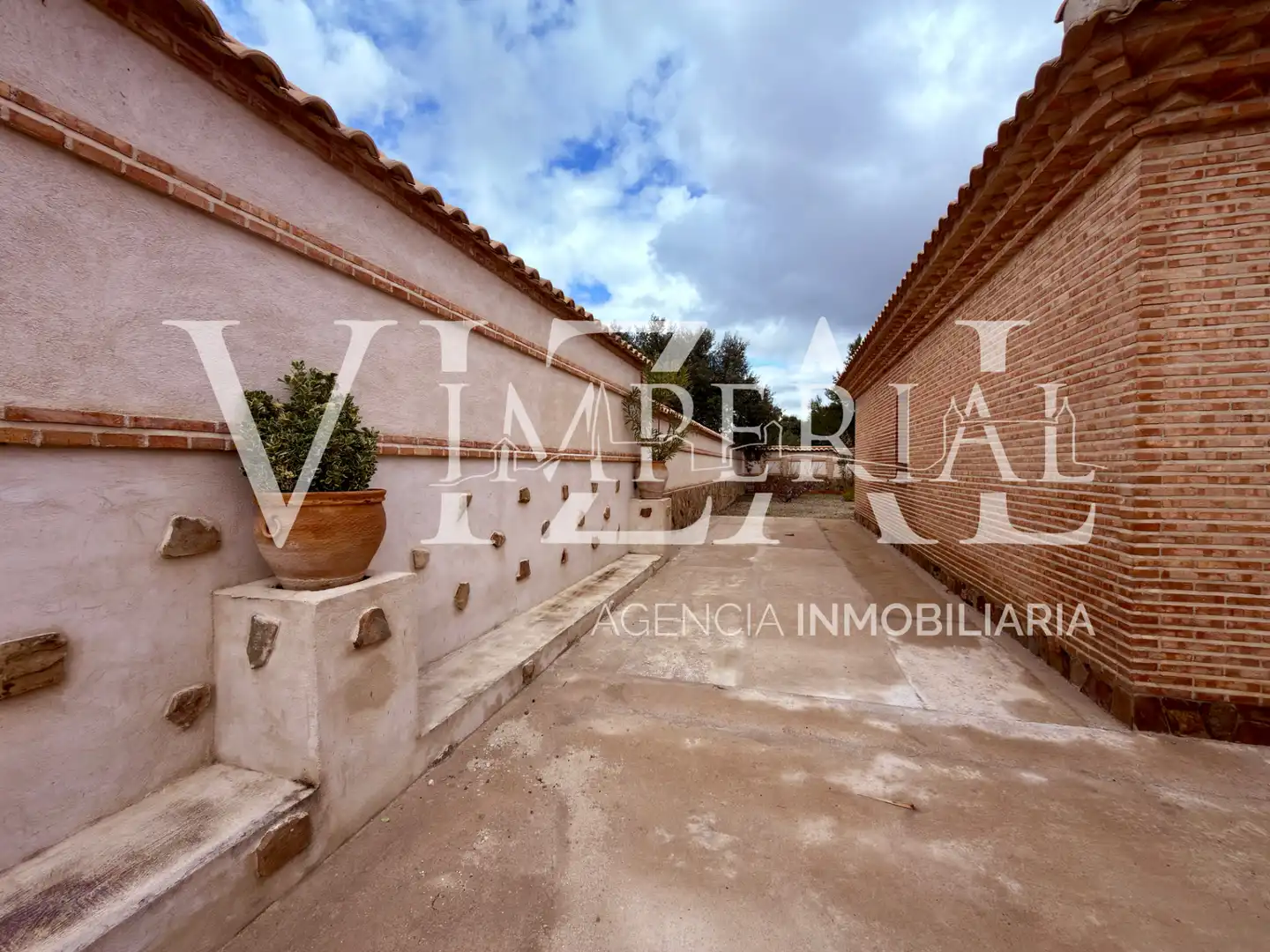 Vista exterior de Casa o xalet en venda en Toledo amb Aire condicionat, Calefacció i Jardí privat