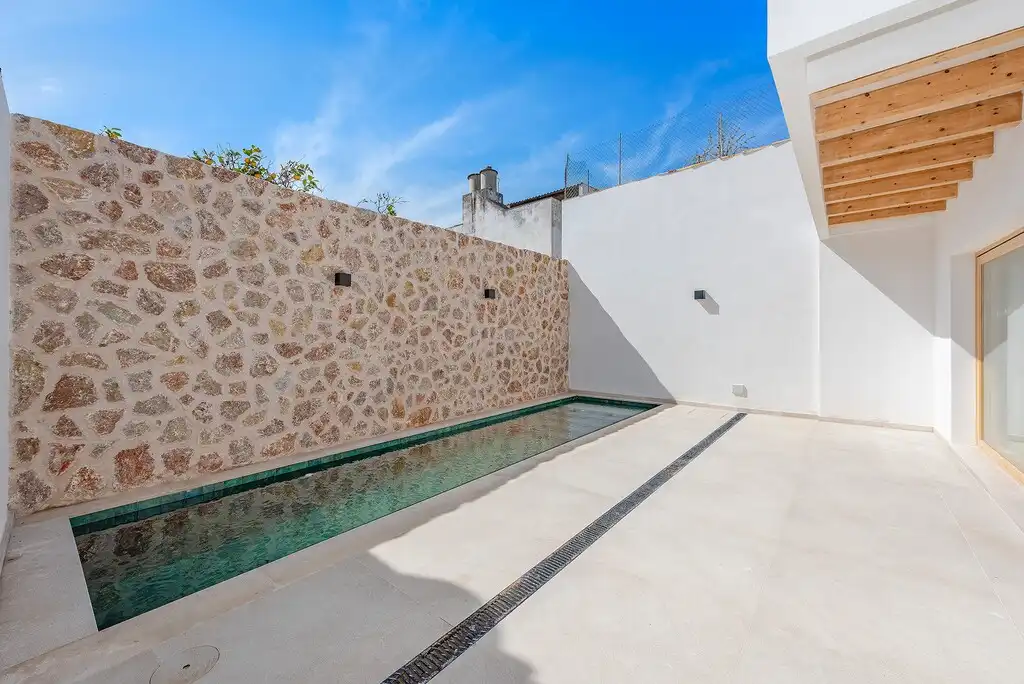 Piscina de Finca rústica en venda en Pollença amb Aire condicionat, Calefacció i Jardí privat