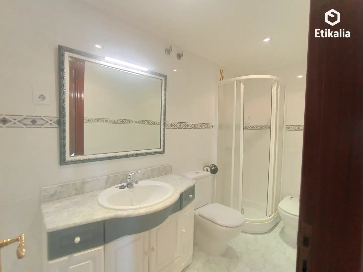 Badezimmer von Wohnung zur Miete in Portugalete mit Heizung