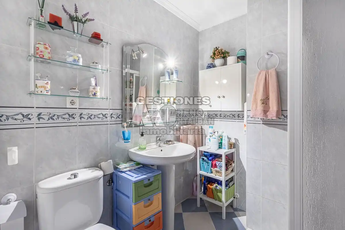 Badezimmer von Wohnung zur Miete in Granada mit Heizung, Möbliert und Ofen