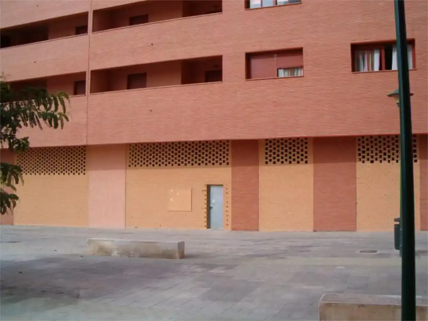 Vista exterior de Local en venda en Teatinos - Universidad