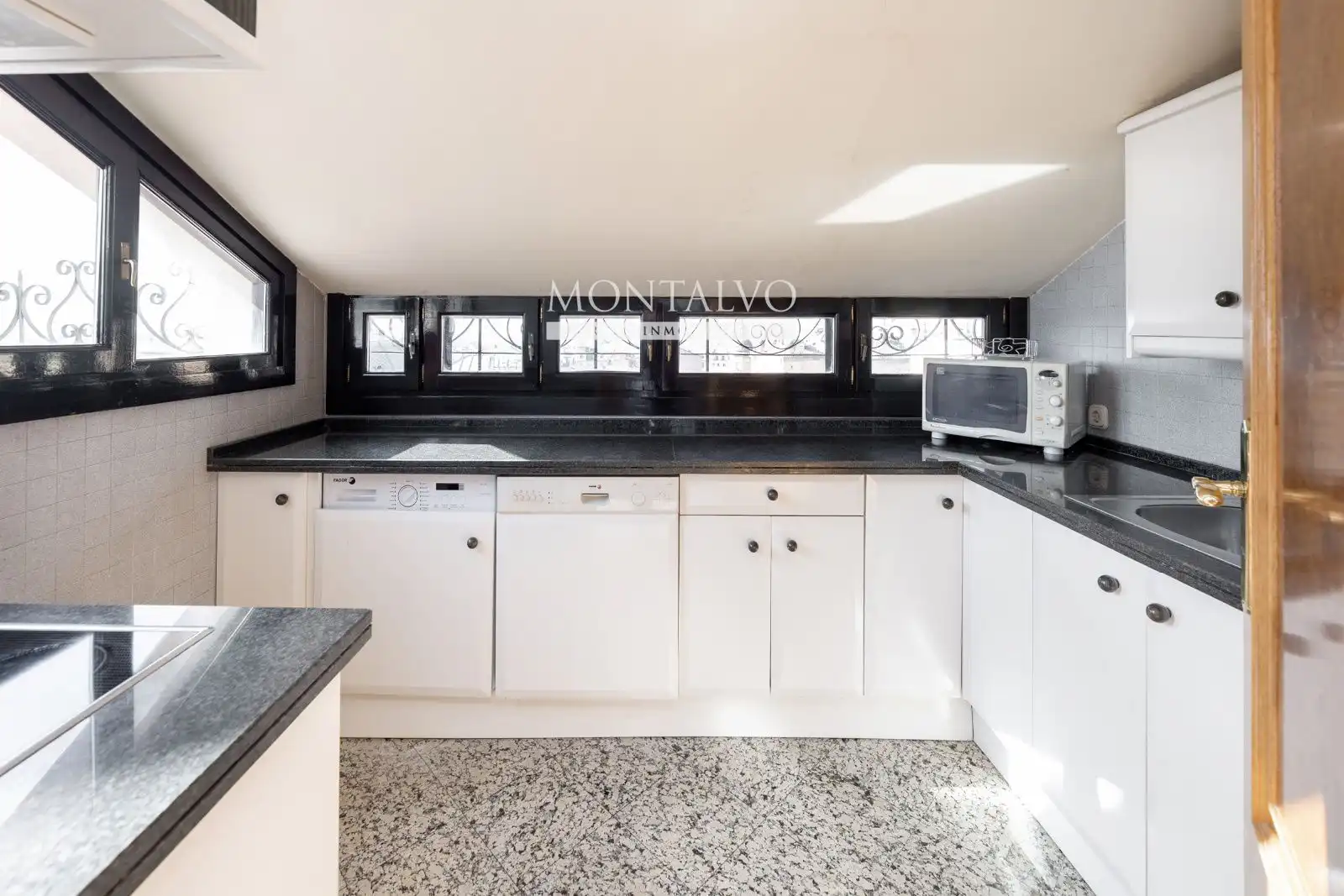 Cocina de Ático en venta en Granada con Aire acondicionado y Terraza
