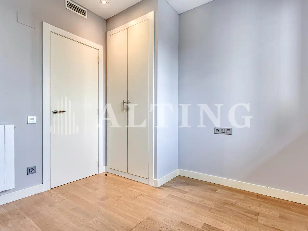 Schlafzimmer von Wohnung zum Verkauf in Barcelona mit Parkett, Terrasse und Abstellraum