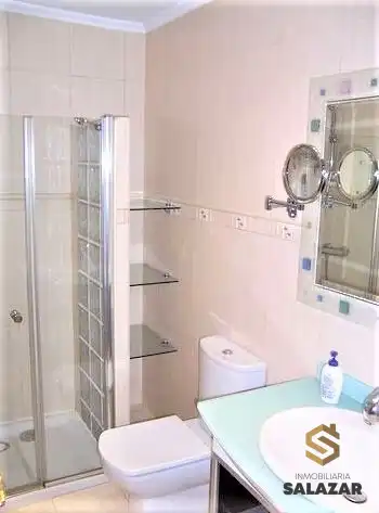 Bathroom of Flat for rent in Bilbao   with Heating, Terrace and Microwave