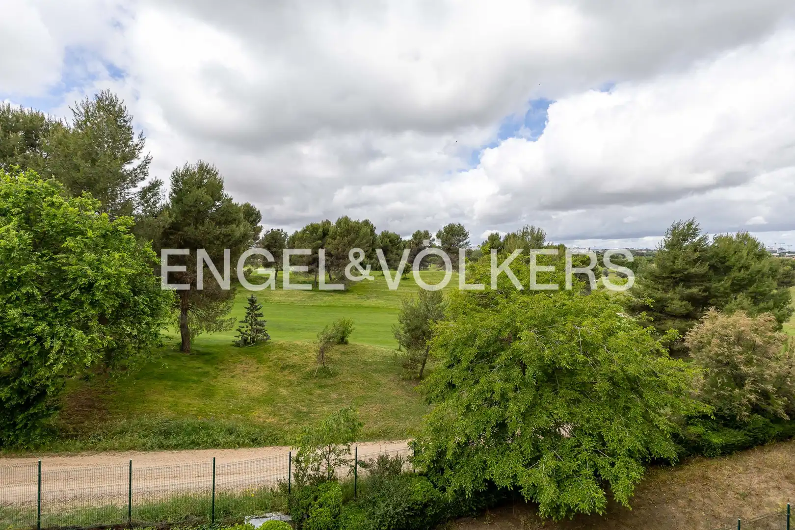 Flat for sale in Madrid  with Air Conditioner, Heating and Private garden