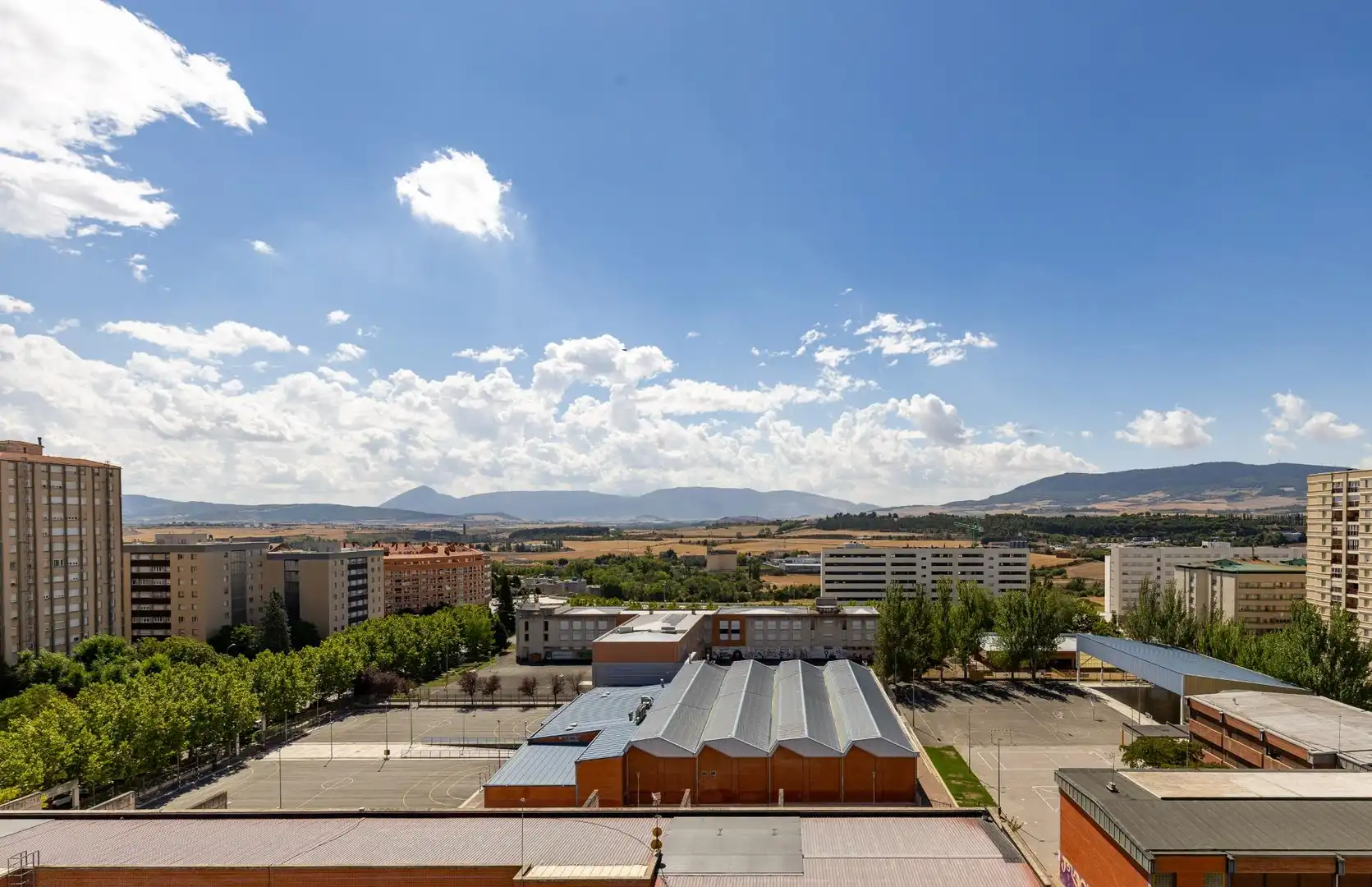 Vista exterior de Pis en venda en Barañáin / Barañain amb Calefacció i Balcó