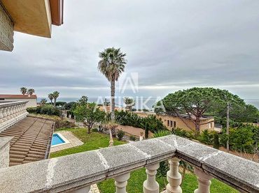 Casa con piscina en venta en Montgoda