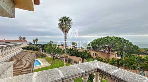 Casa en venta con vistas al mar y piscina en la Montgoda
