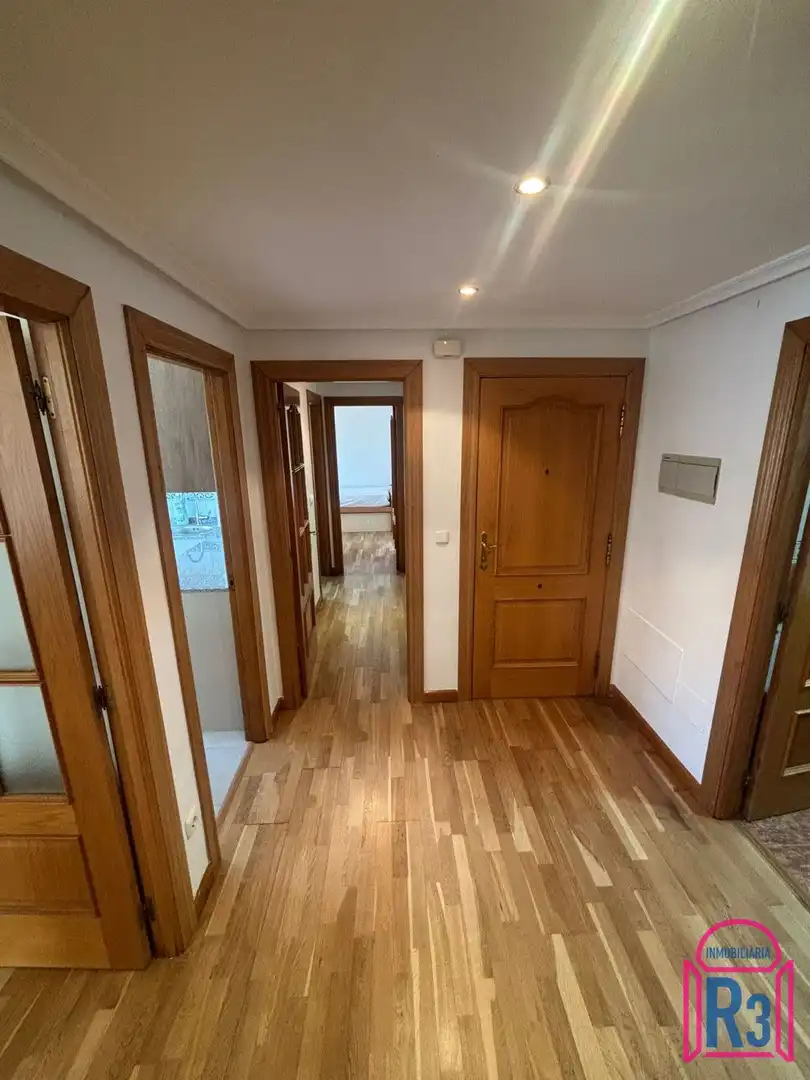 Apartamento de alquiler en León Capital  con Calefacción, Terraza y Trastero
