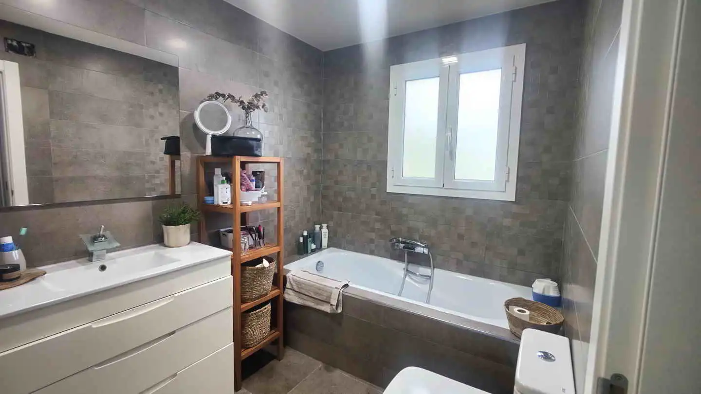 Baño de Casa o chalet en venta en Vallirana con Calefacción, Jardín privado y Terraza