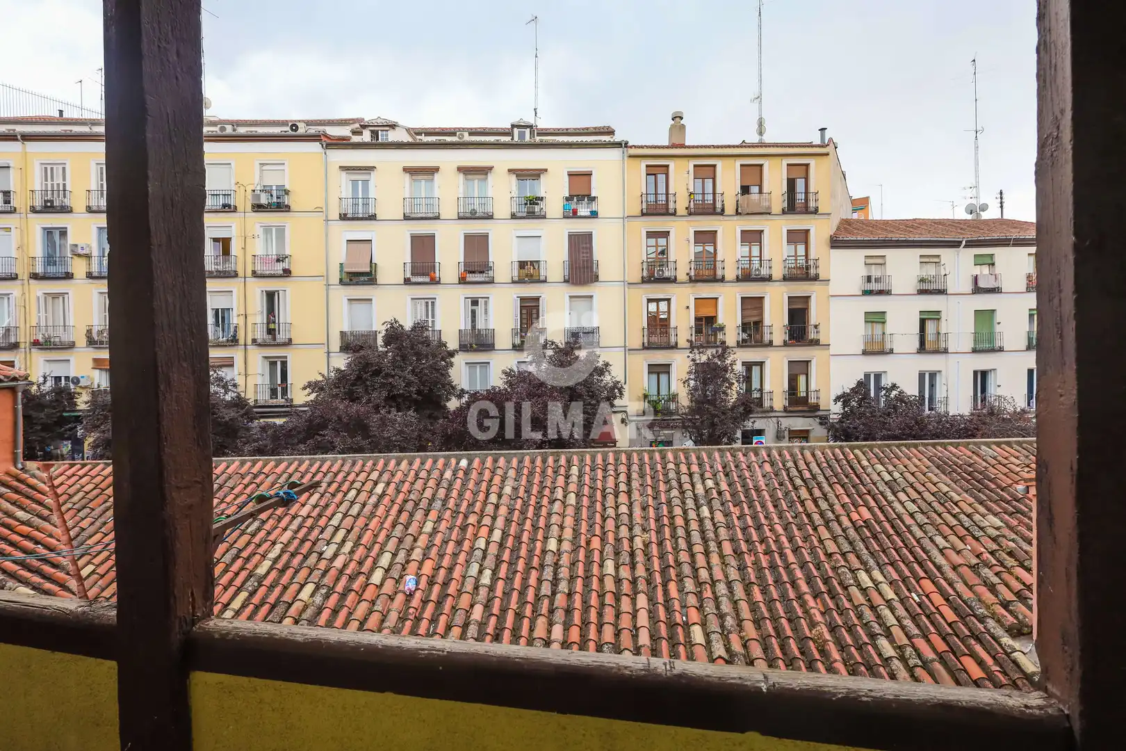 Vista exterior de Piso en venta en Madrid con Calefacción