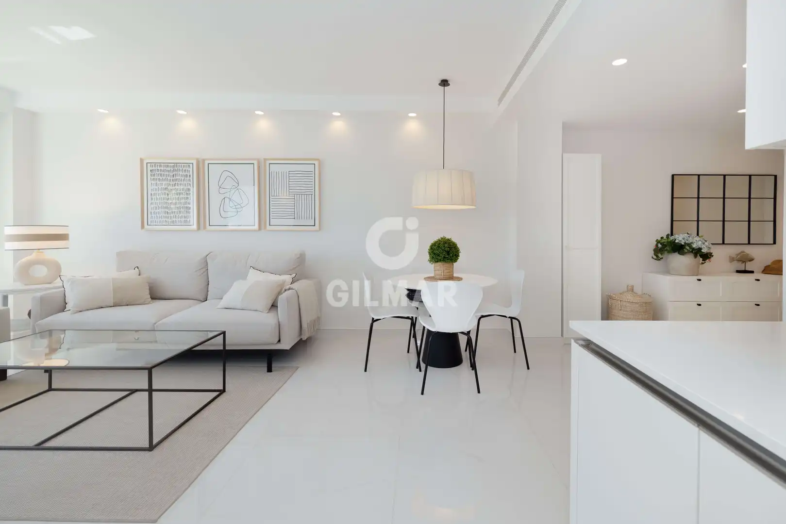 Sala d'estar de Apartament en venda en Marbella amb Calefacció, Jardí privat i Traster
