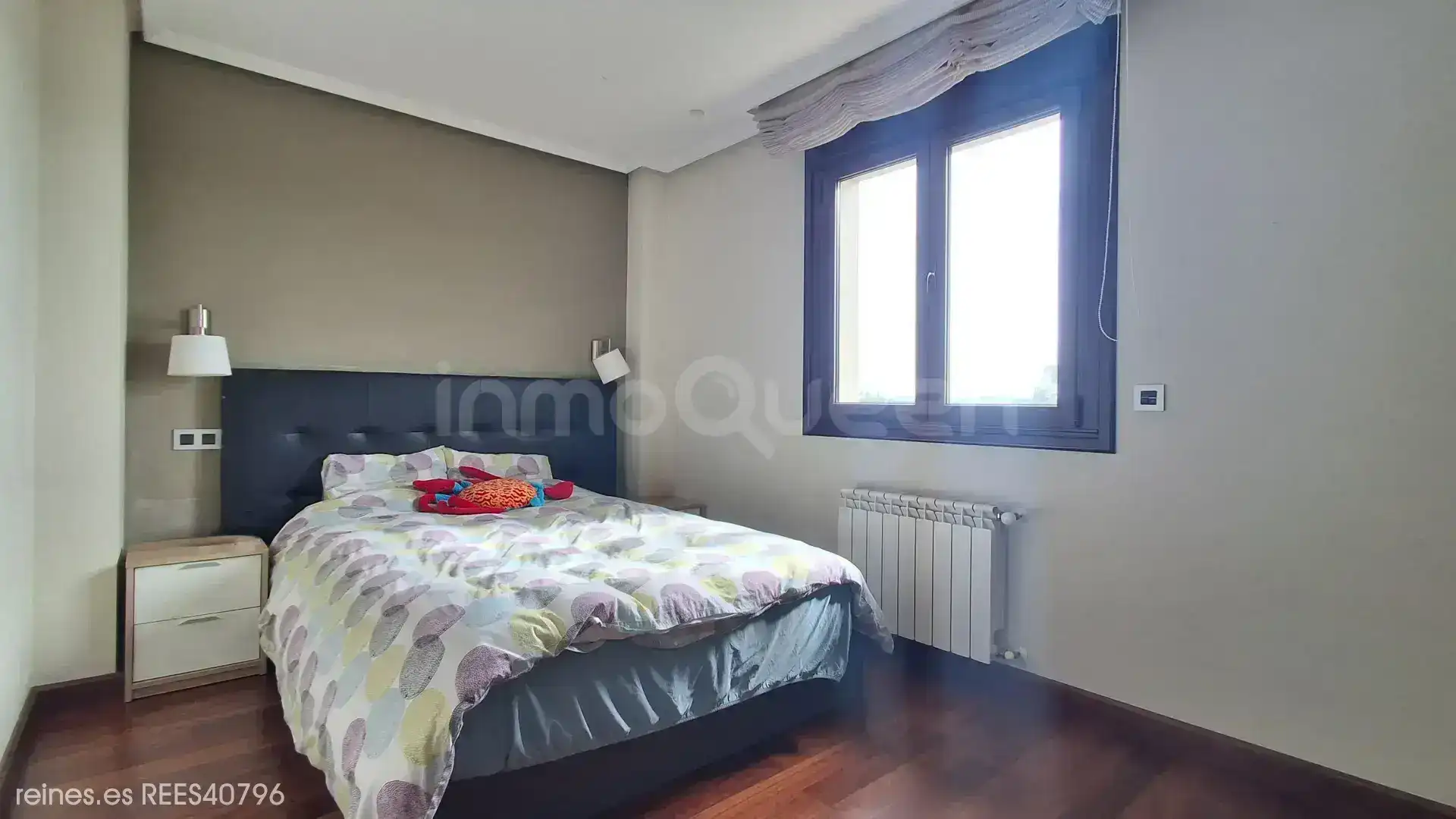 Dormitori de Casa o xalet en venda en Oviedo  amb Calefacció, Jardí privat i Terrassa