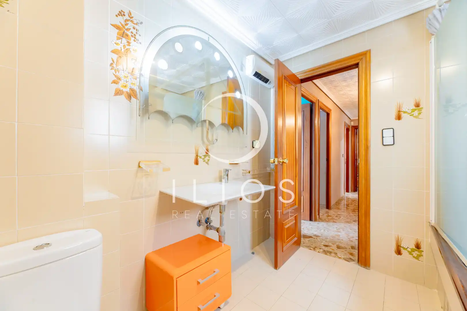 Bathroom of Flat for sale in Manises  with Air Conditioner, Terrace and Balcony