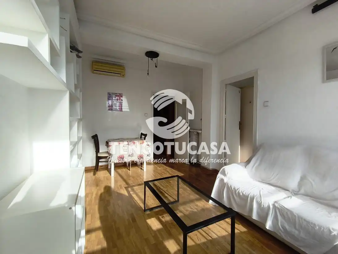 Sala de estar de Piso en venta en  Madrid Capital con Calefacción y Trastero