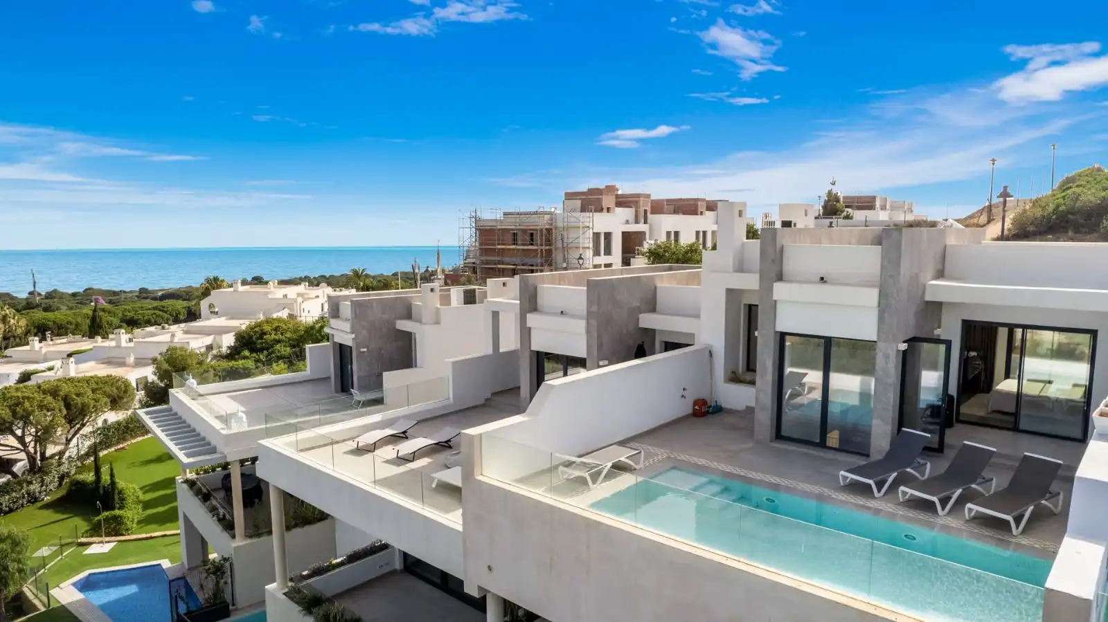 Villa con terrazza in vendita a Urbanización Artola Alta 5