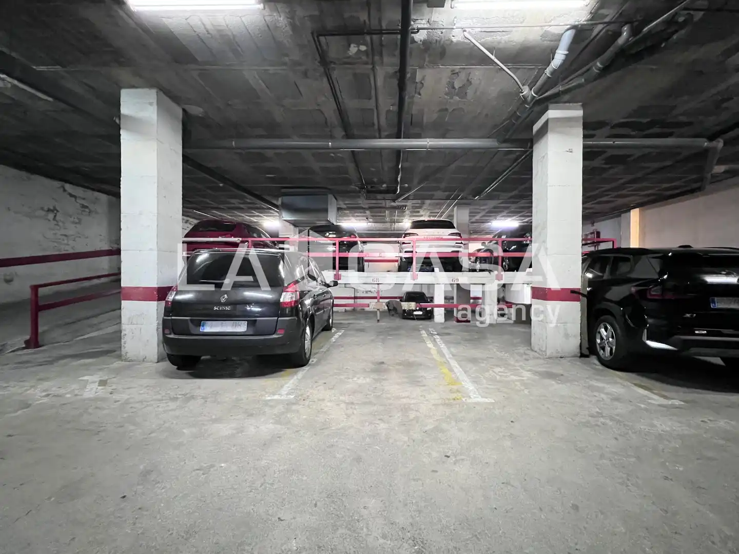 Parking de Piso en venta en Badalona con Calefacción, Terraza y Trastero