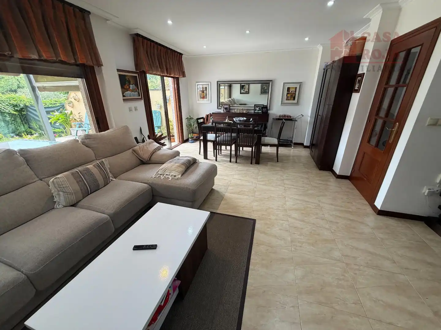 Sala d'estar de Casa adosada en venda en Cangas  amb Calefacció, Parquet i Traster