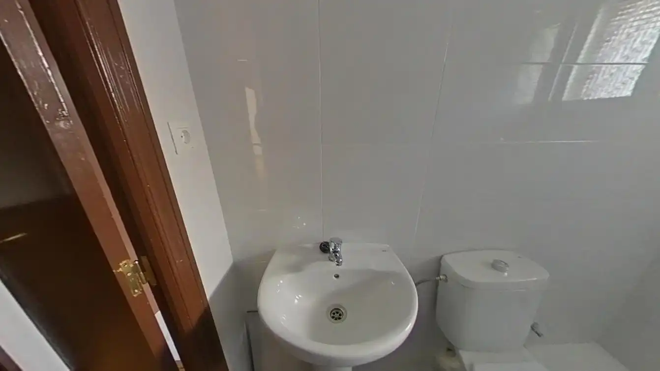 Bathroom of Flat for sale in Madrid  with Air Conditioner and Heating