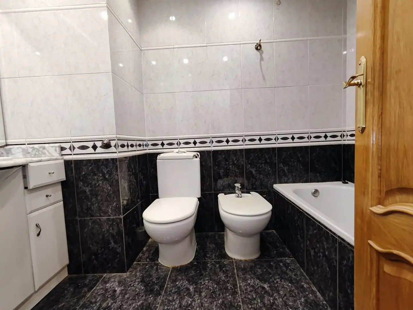 Bany de Pis en venda en  Logroño amb Calefacció, Parquet i Balcó