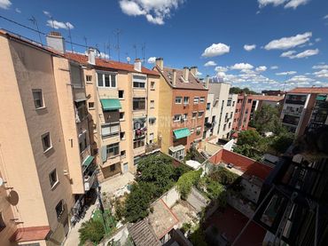 Pis amb balcó en venda a C. de San Venancio