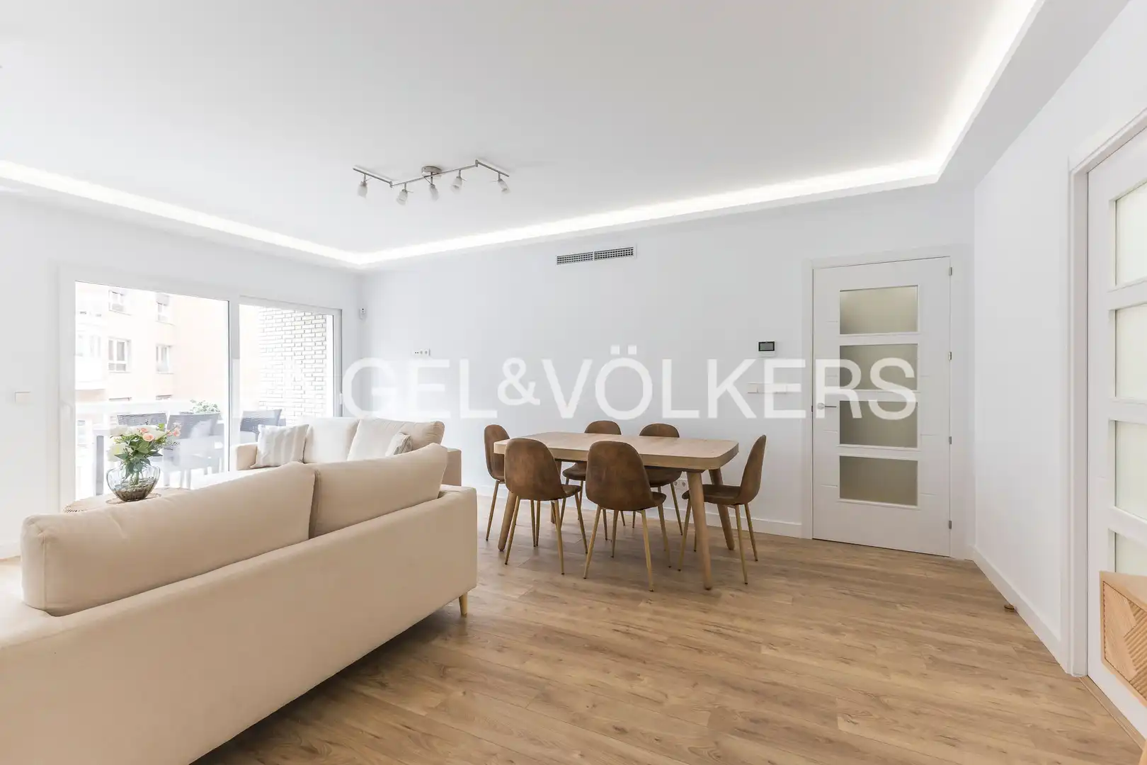 Living room of Flat for sale in Madrid  with Air Conditioner, Heating and Terrace