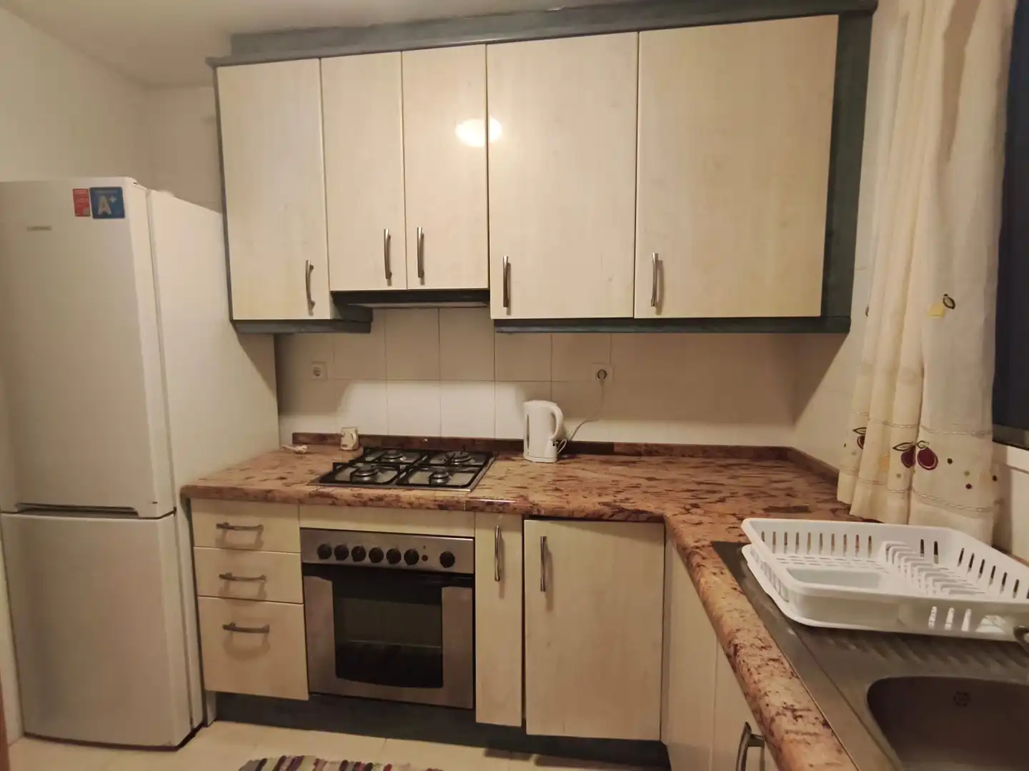 Küche von Wohnung zum Verkauf in Burjassot mit Parkett, Ofen und Waschmaschine