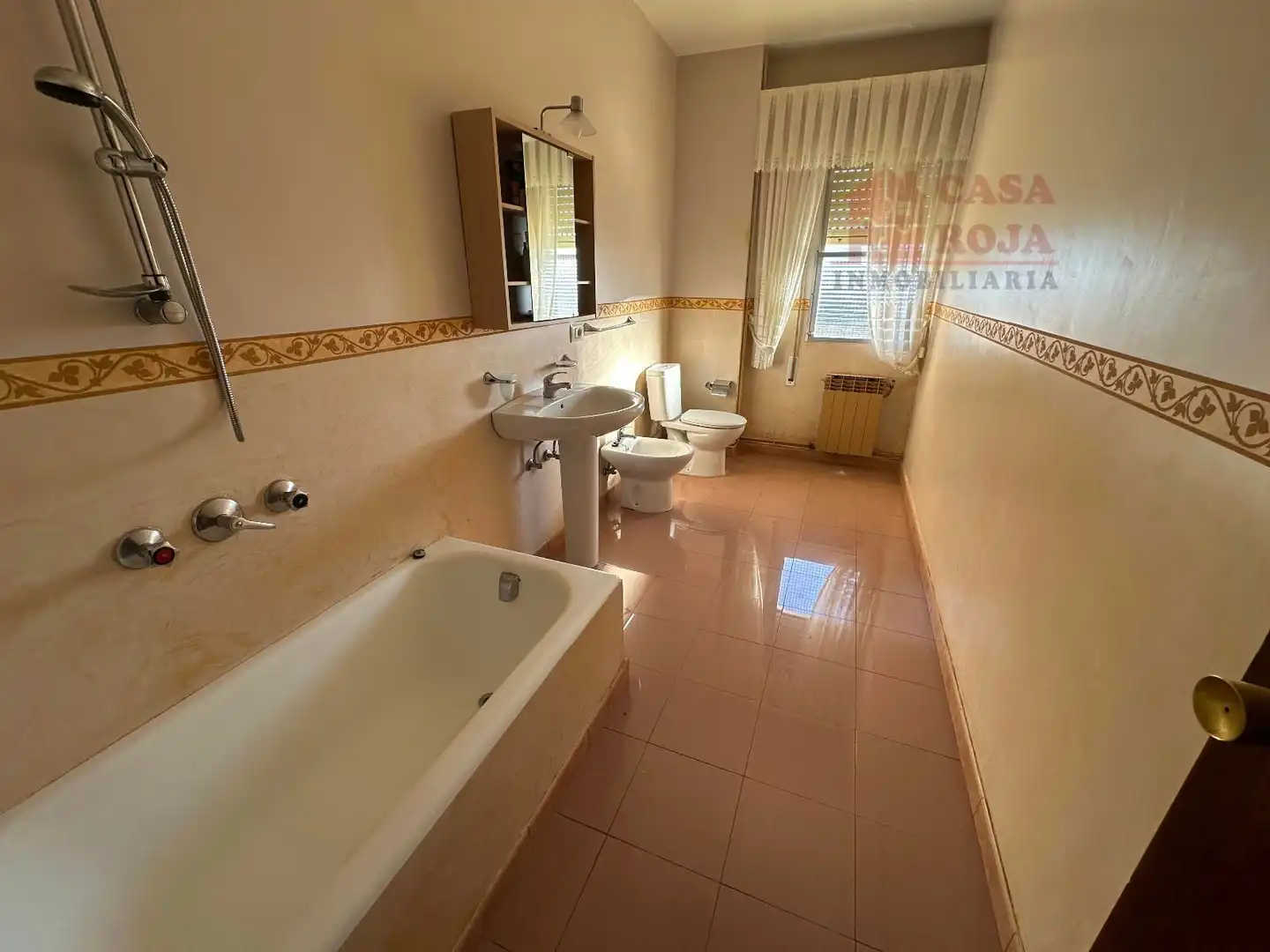 Bany de Casa o xalet en venda en Cangas  amb Calefacció, Terrassa i Traster