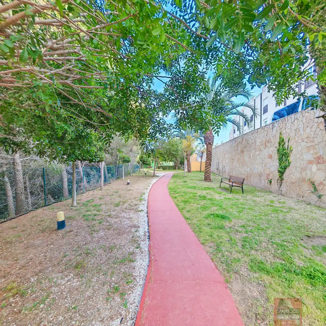 Garten von Einfamilien-Reihenhaus zum Verkauf in Mijas mit Klimaanlage, Terrasse und Abstellraum